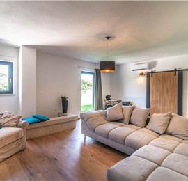 7 bedroom villa with pool in Svetvinčenat, sleeps 14